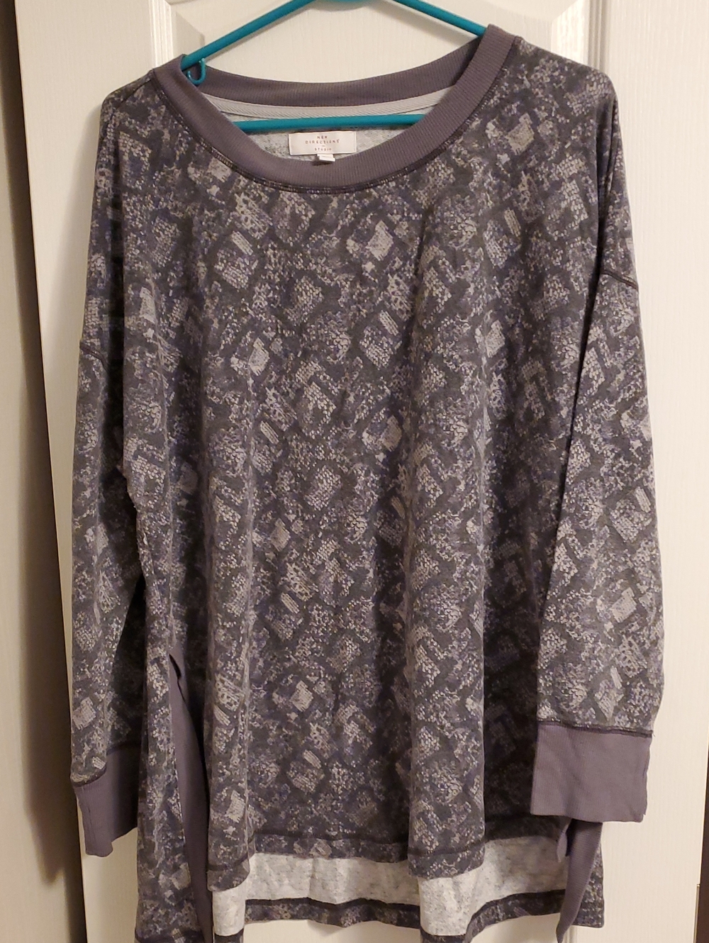 new directions Gray Snake-Print Long Sleeve Tee
